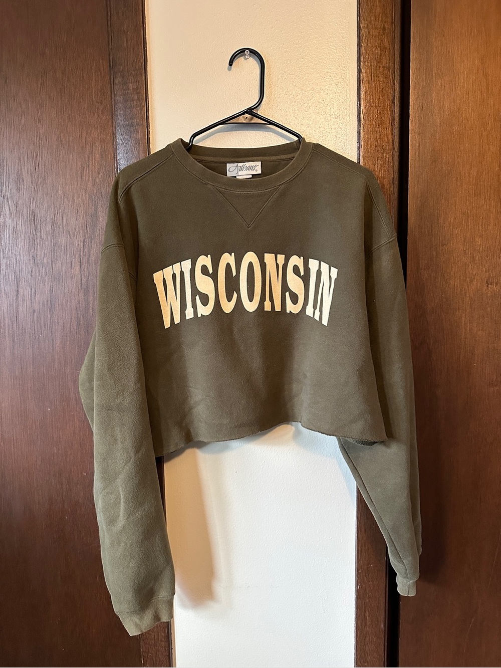 Cropped Wisconsin Green Sweatshirt size large